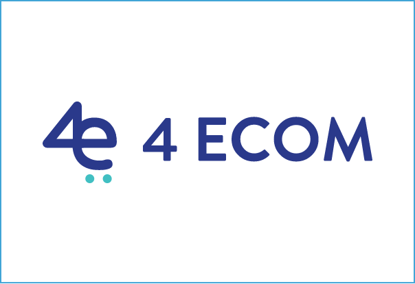 Logo di 4 ECOM con scritta blu su sfondo bianco e simbolo stilizzato.