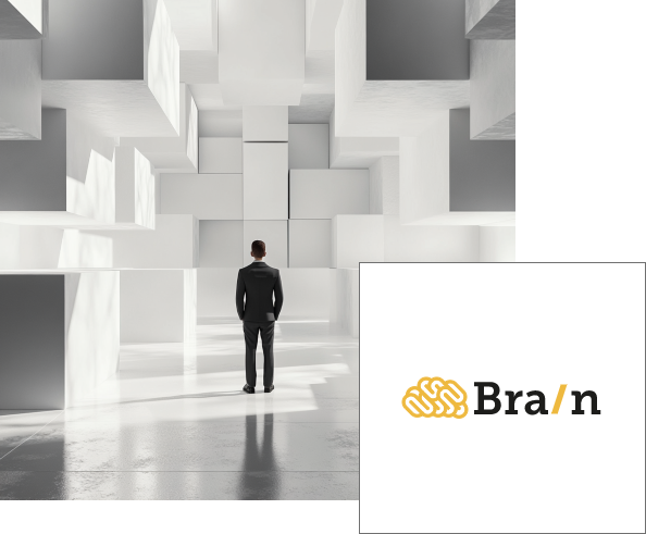 Uomo in abito davanti a un labirinto di cubi bianchi, con un logo di un cervello e la scritta 'Bra/n'.